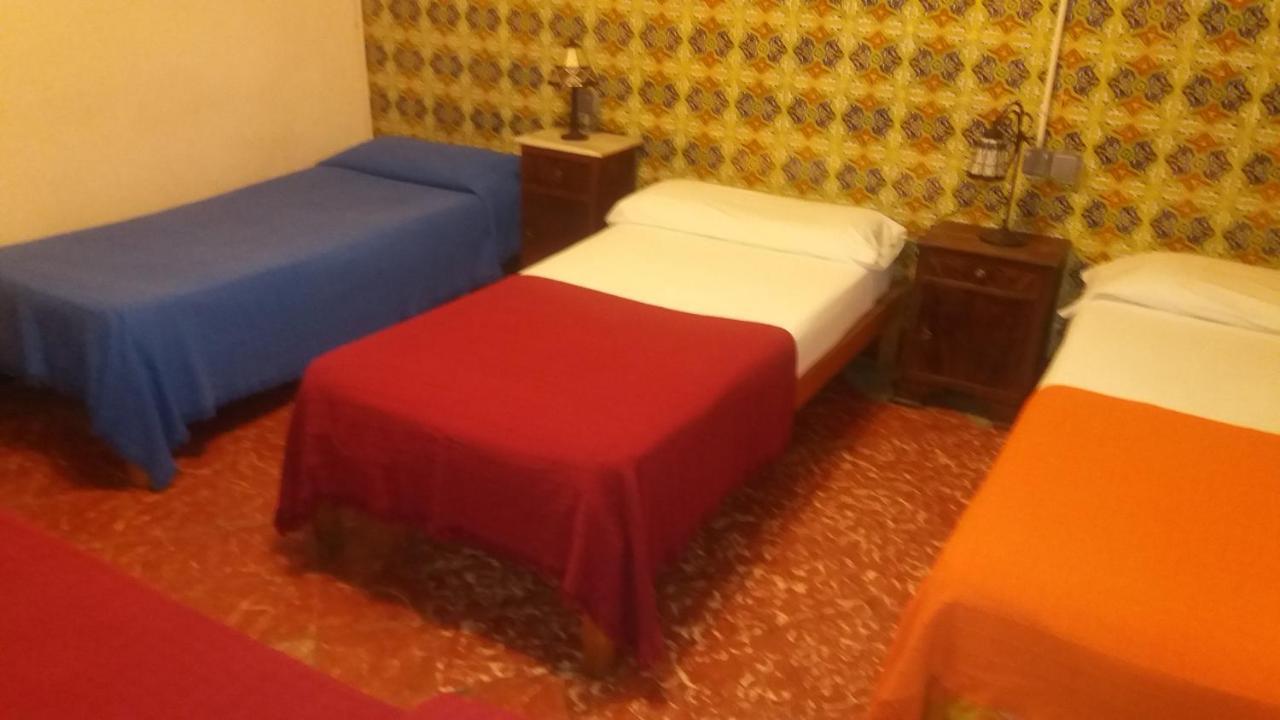 Hostal Corona Пальма-де-Майорка Экстерьер фото